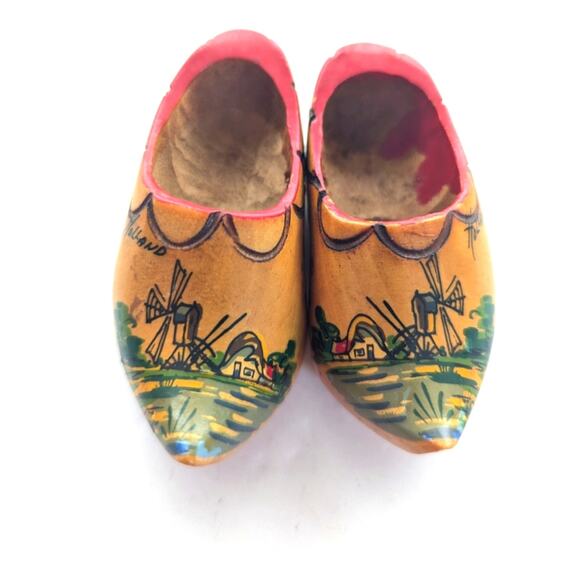 Vintage Hand Carved Hand Painted Traveler Holland Wooden Clogs Souvenir Decor - Picture 3 of 7